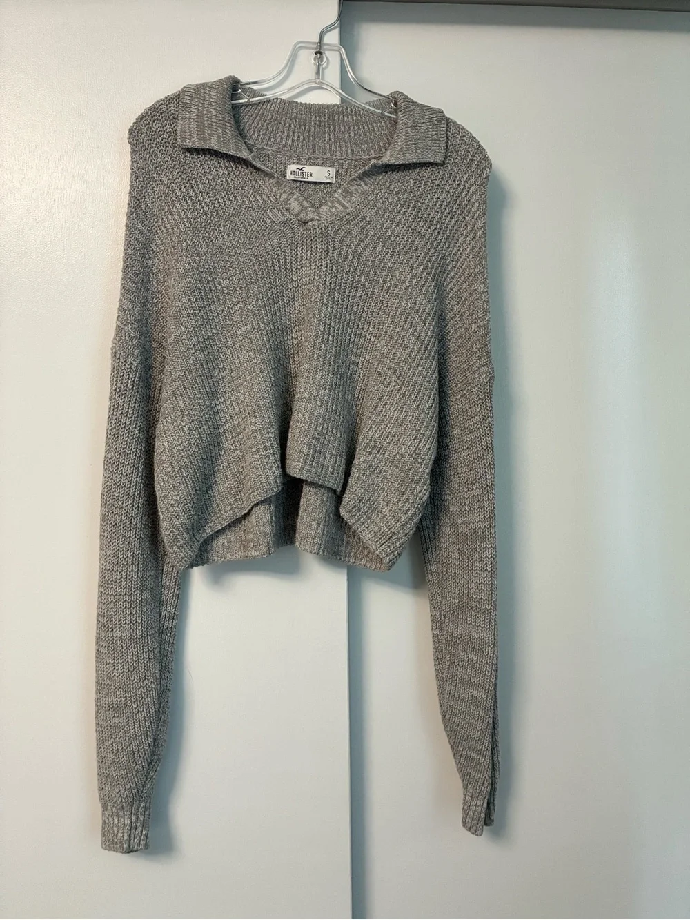 Gray, cropped, collared, long sleeve ribbed knit sweater with v neckline size S